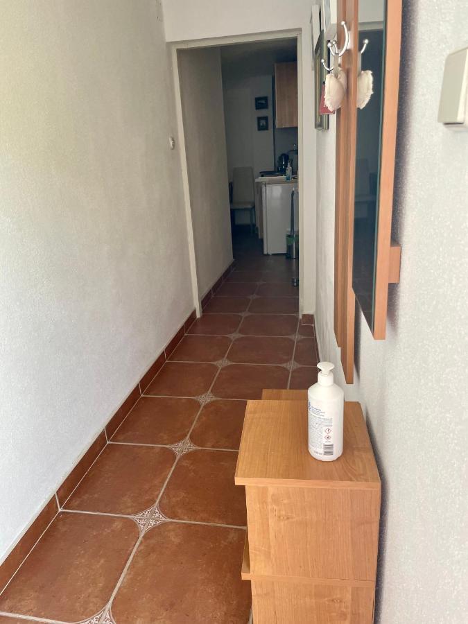Studio Apartmani Karlobag Exterior foto